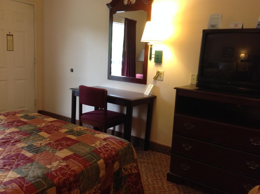 Days Inn - Chapel Hill Extérieur photo