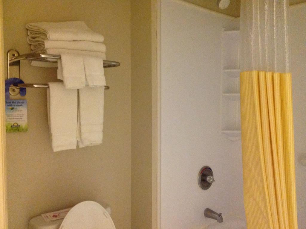 Days Inn - Chapel Hill Extérieur photo