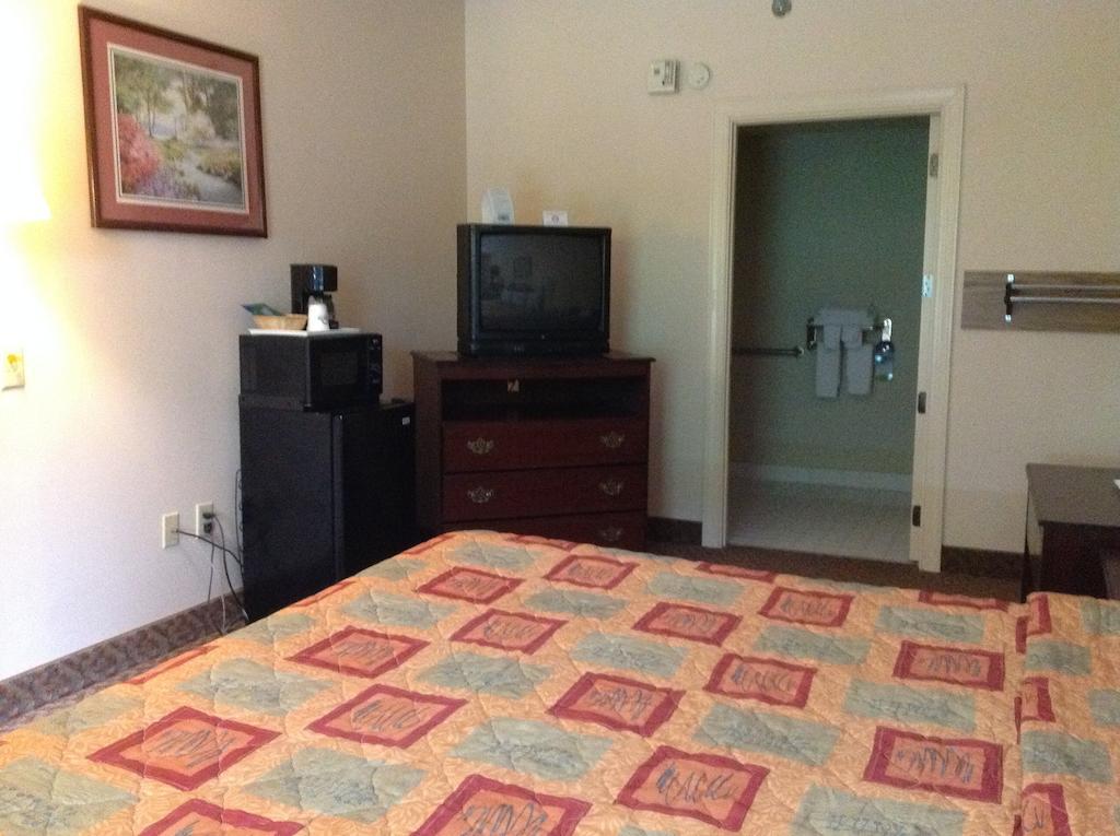 Days Inn - Chapel Hill Extérieur photo