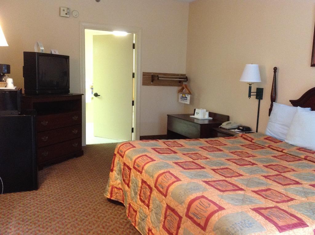 Days Inn - Chapel Hill Extérieur photo