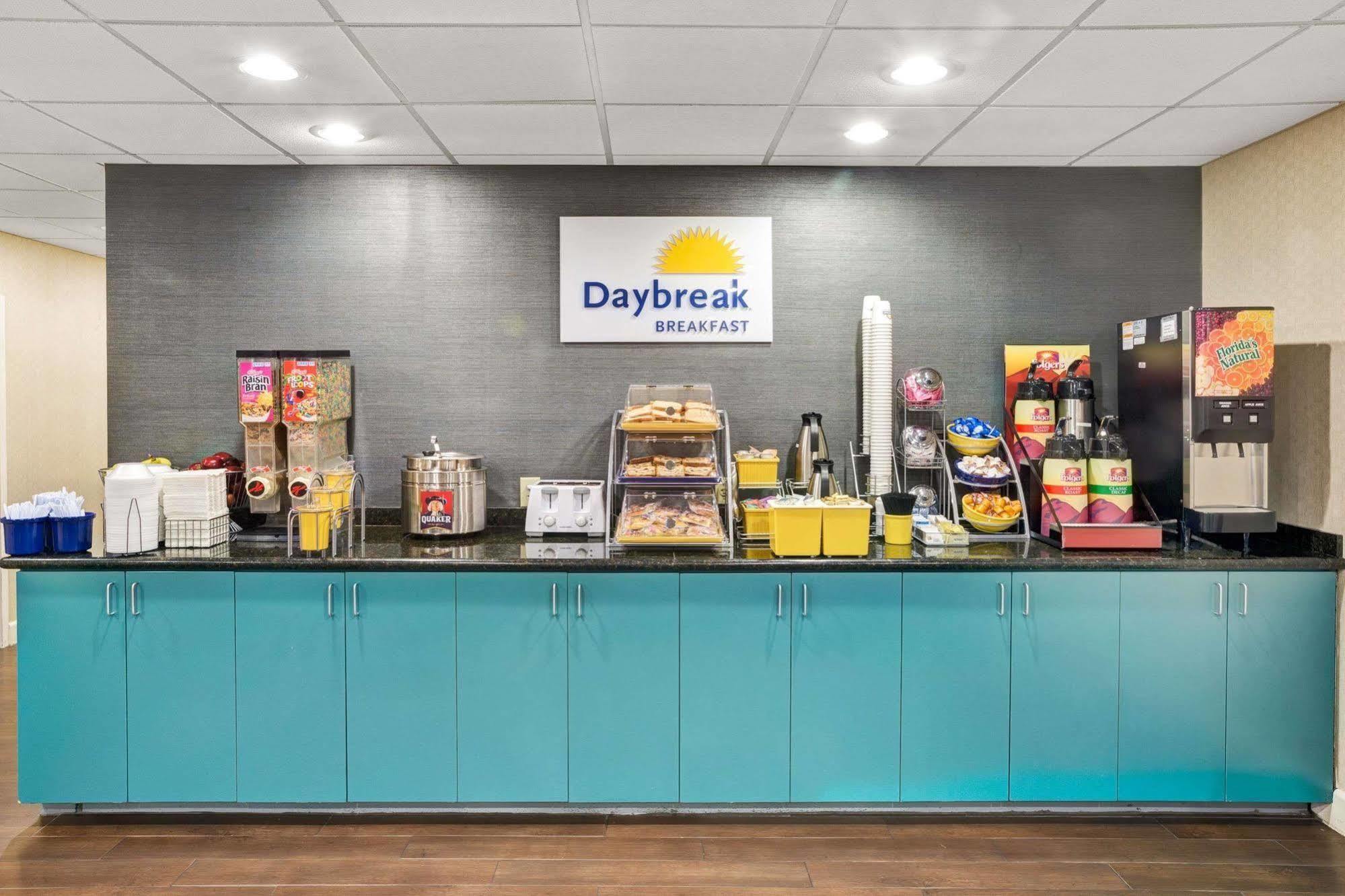 Days Inn - Chapel Hill Extérieur photo
