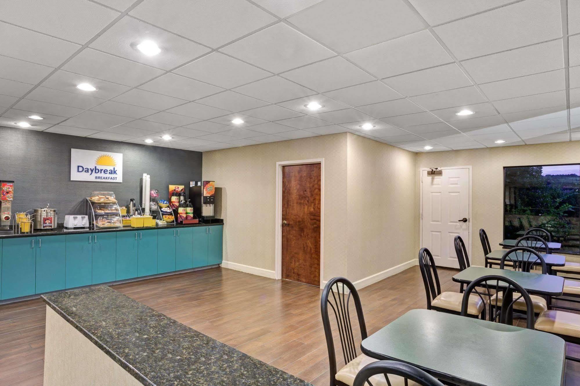 Days Inn - Chapel Hill Extérieur photo